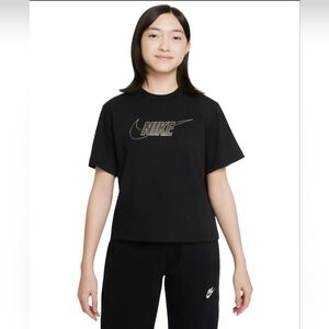Girls NIKE t-shirt (Medium) loose fit